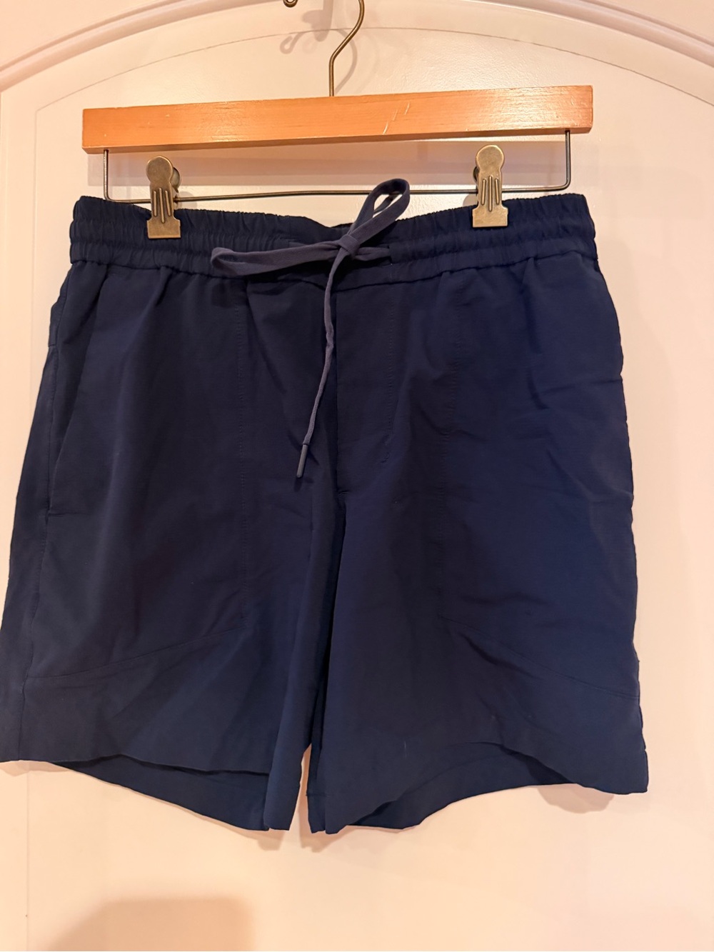 Men’s Lululemon Navy Blue Athletic shorts size medium